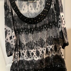 Cato woman Black, Gray, and White top size 22/24W